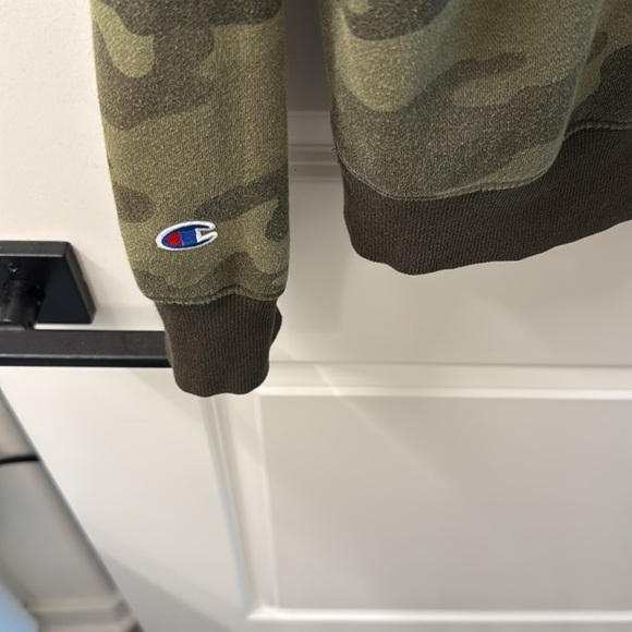 Champion Camo Sweatshirt with Pockets - Picture 6 of 7